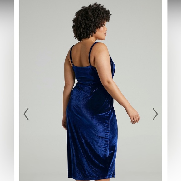 NWOT SHOWPO LOVING BLIND VELVET NAVY BLUE MIDI DRESS WITH SLIT SIZE SMALL - Picture 3 of 9
